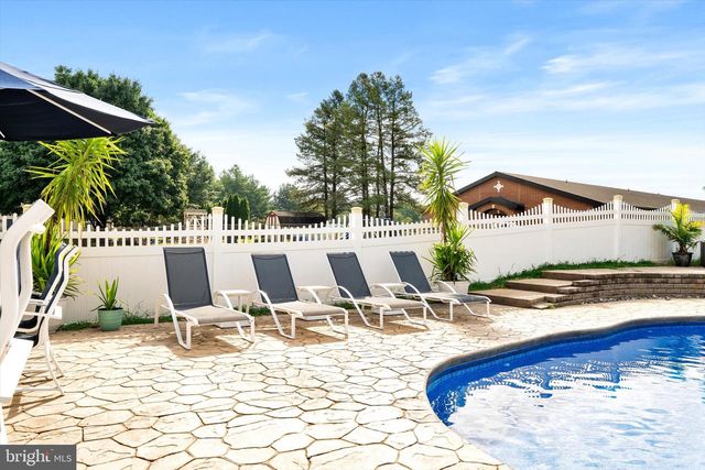 16 JERRYS DR, Burlington, NJ 08016