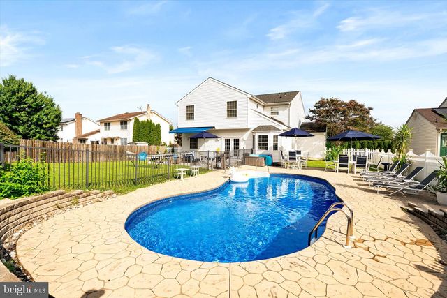 16 JERRYS DR, Burlington, NJ 08016
