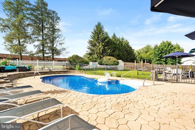 16 JERRYS DR, Burlington, NJ 08016
