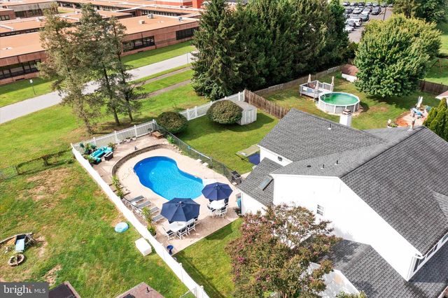 16 JERRYS DR, Burlington, NJ 08016