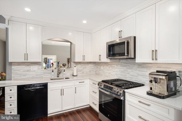 16 JERRYS DR, Burlington, NJ 08016