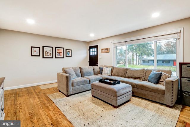 1562 VISTA RD, Lancaster, PA 17601