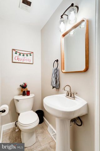 1562 VISTA RD, Lancaster, PA 17601