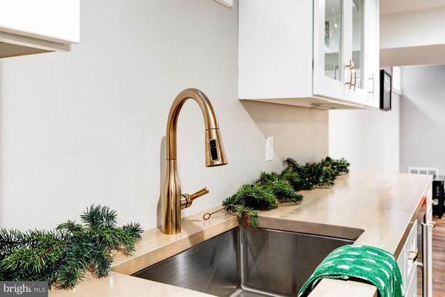 1562 VISTA RD, Lancaster, PA 17601