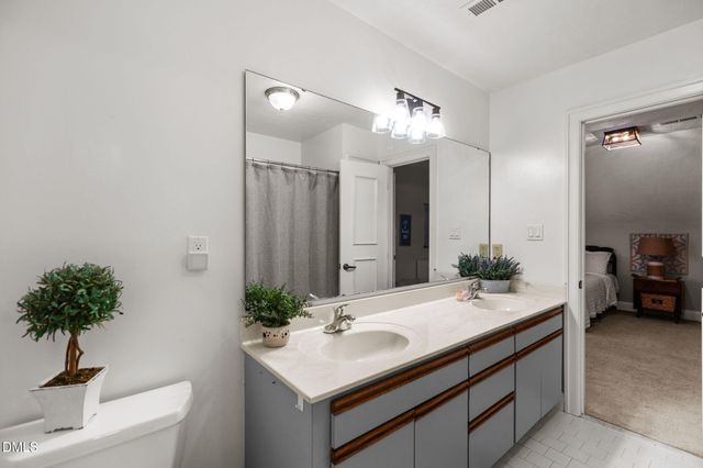 10709 E Bridgford Drive, Cary, NC 27518