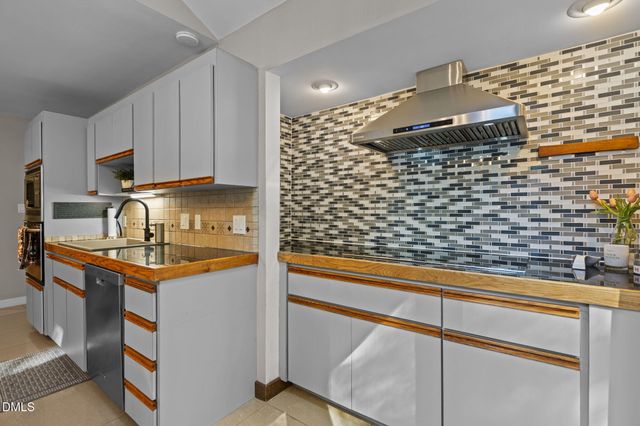 10709 E Bridgford Drive, Cary, NC 27518