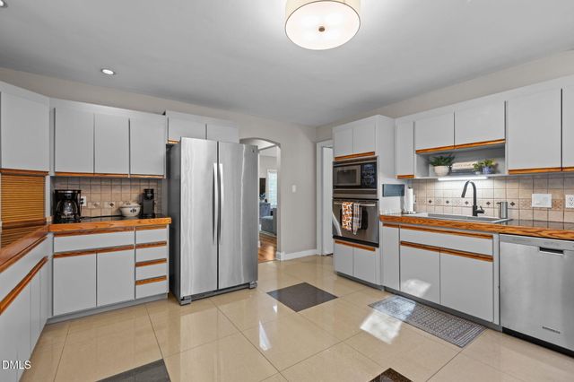 10709 E Bridgford Drive, Cary, NC 27518