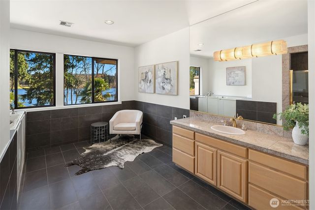 15805 SE 16th Street, Bellevue, WA 98008