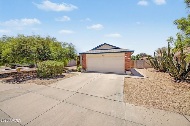 8833 E DALLAS Street, Mesa, AZ 85207