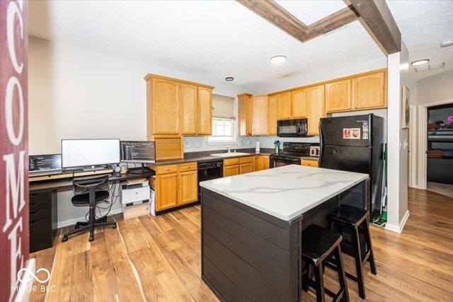 4162 S Woodtrail Lane, New Palestine, IN 46163