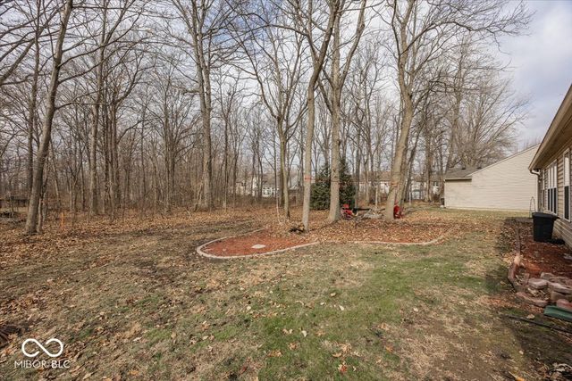 4162 S Woodtrail Lane, New Palestine, IN 46163
