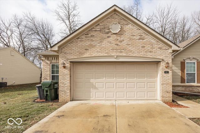 4162 S Woodtrail Lane, New Palestine, IN 46163