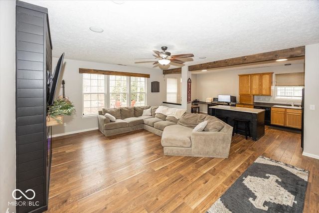 4162 S Woodtrail Lane, New Palestine, IN 46163