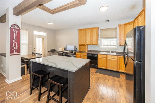 4162 S Woodtrail Lane, New Palestine, IN 46163