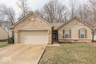 4162 S Woodtrail Lane, New Palestine, IN 46163