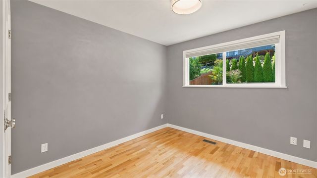1703 128th Avenue SE, Bellevue, WA 98005