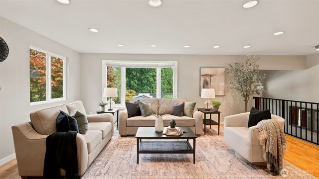 1703 128th Avenue SE, Bellevue, WA 98005