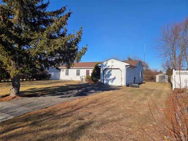 17 Thrasher Avenue, Bellport, NY 11713