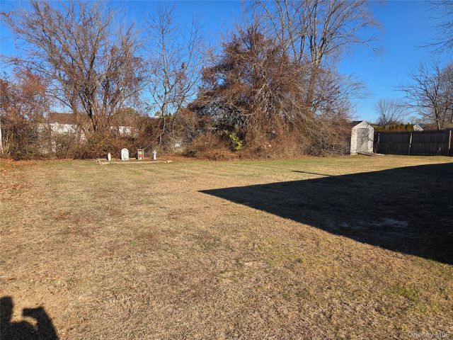 17 Thrasher Avenue, Bellport, NY 11713