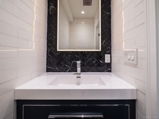 6961 180th Street, Fresh Meadows, NY 11365