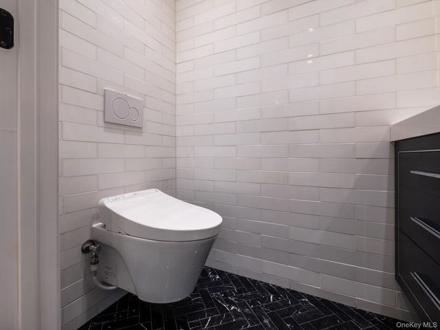 6961 180th Street, Fresh Meadows, NY 11365