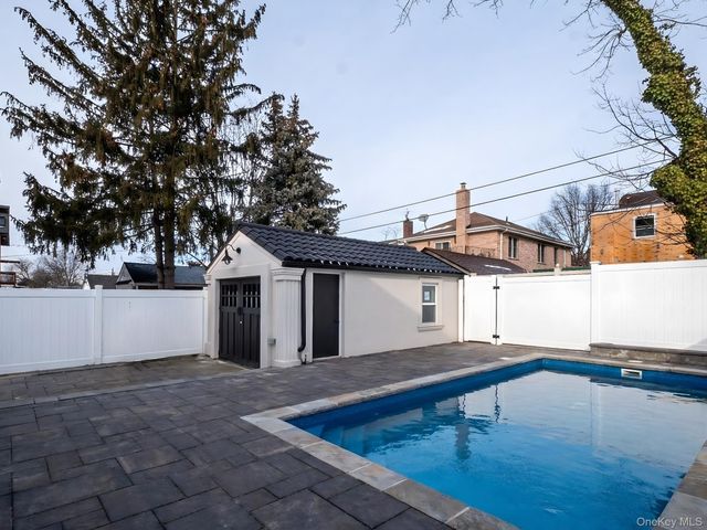 6961 180th Street, Fresh Meadows, NY 11365