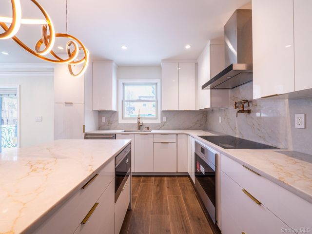 6961 180th Street, Fresh Meadows, NY 11365