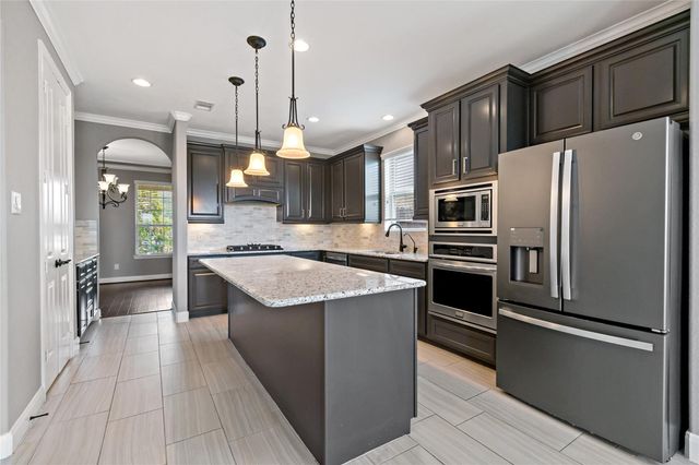 4806 Enchanted Springs Drive, Rosharon, TX 77583