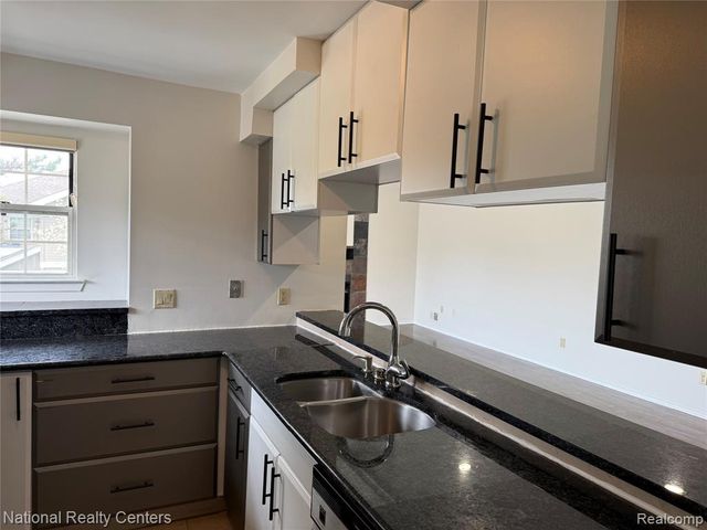 6677 Chimney Sweep, West Bloomfield, MI 48322