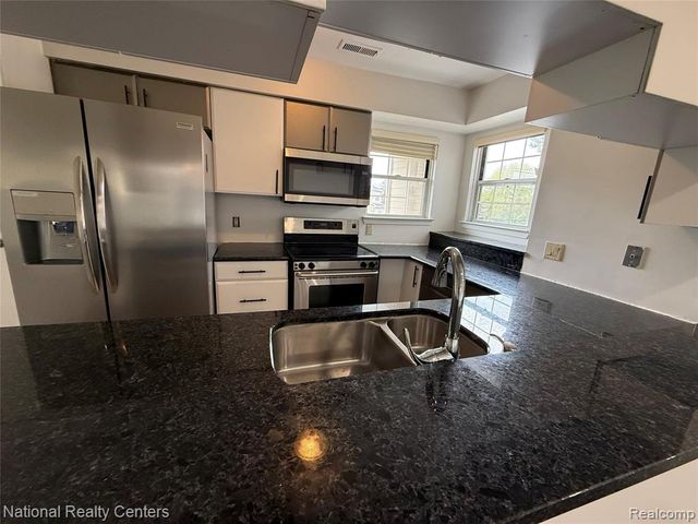 6677 Chimney Sweep, West Bloomfield, MI 48322