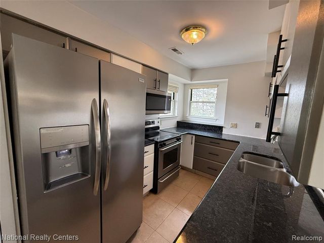 6677 Chimney Sweep, West Bloomfield, MI 48322