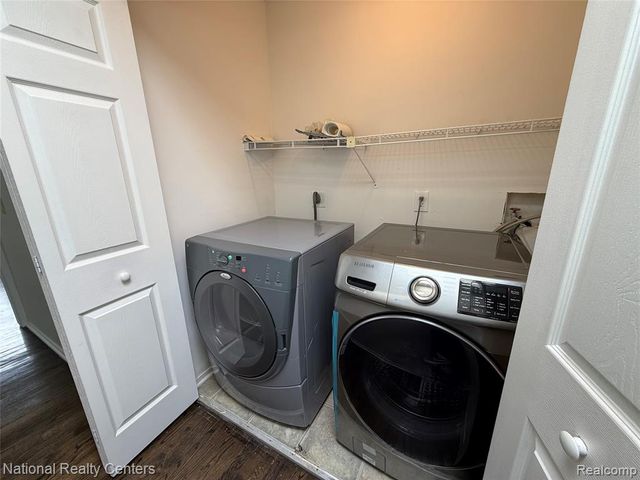 6677 Chimney Sweep, West Bloomfield, MI 48322