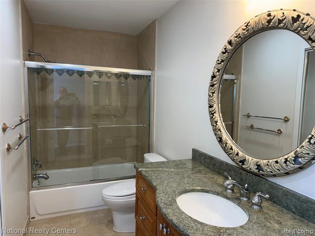 6677 Chimney Sweep, West Bloomfield, MI 48322