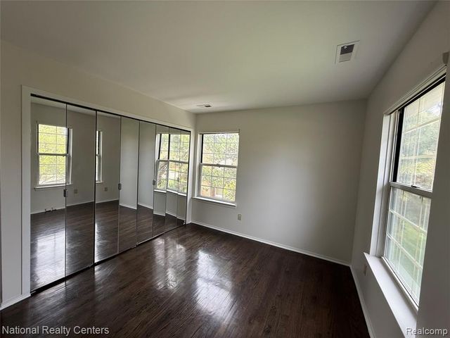 6677 Chimney Sweep, West Bloomfield, MI 48322
