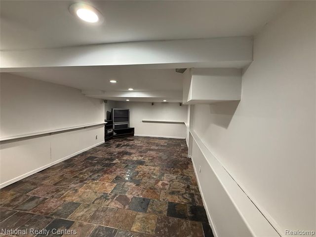 6677 Chimney Sweep, West Bloomfield, MI 48322