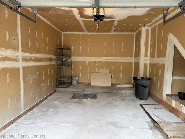 6677 Chimney Sweep, West Bloomfield, MI 48322