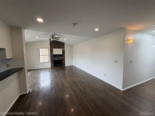 6677 Chimney Sweep, West Bloomfield, MI 48322
