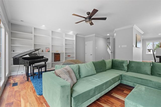 1606 Stone Mansion Drive, Franklin Park, PA 15143