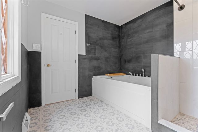 1606 Stone Mansion Drive, Franklin Park, PA 15143