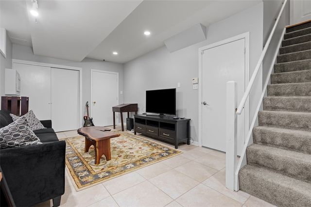 1606 Stone Mansion Drive, Franklin Park, PA 15143