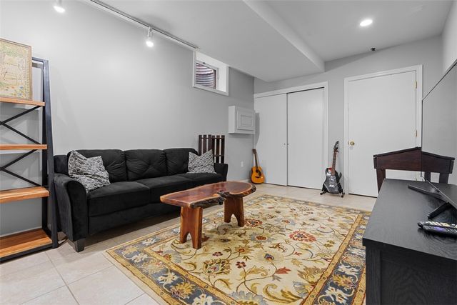 1606 Stone Mansion Drive, Franklin Park, PA 15143