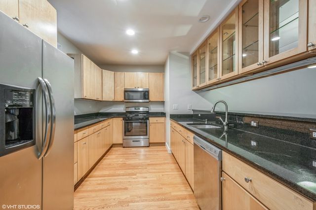 7209 N Oakley Avenue, Chicago, IL 60645