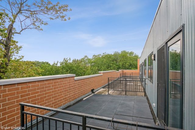 7209 N Oakley Avenue, Chicago, IL 60645