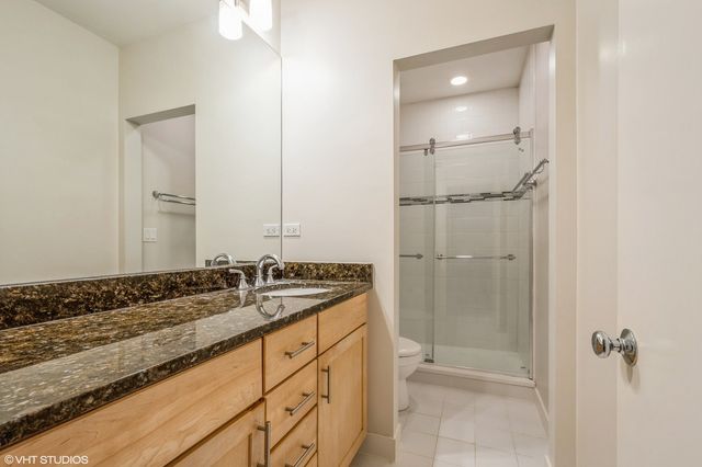 7209 N Oakley Avenue, Chicago, IL 60645