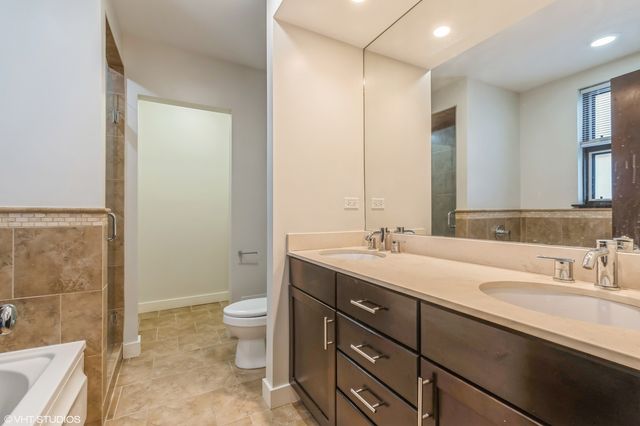 7209 N Oakley Avenue, Chicago, IL 60645