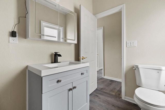 2300 Victoria DRIVE, Racine, WI 53403