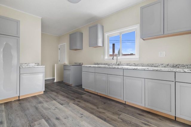 2300 Victoria DRIVE, Racine, WI 53403