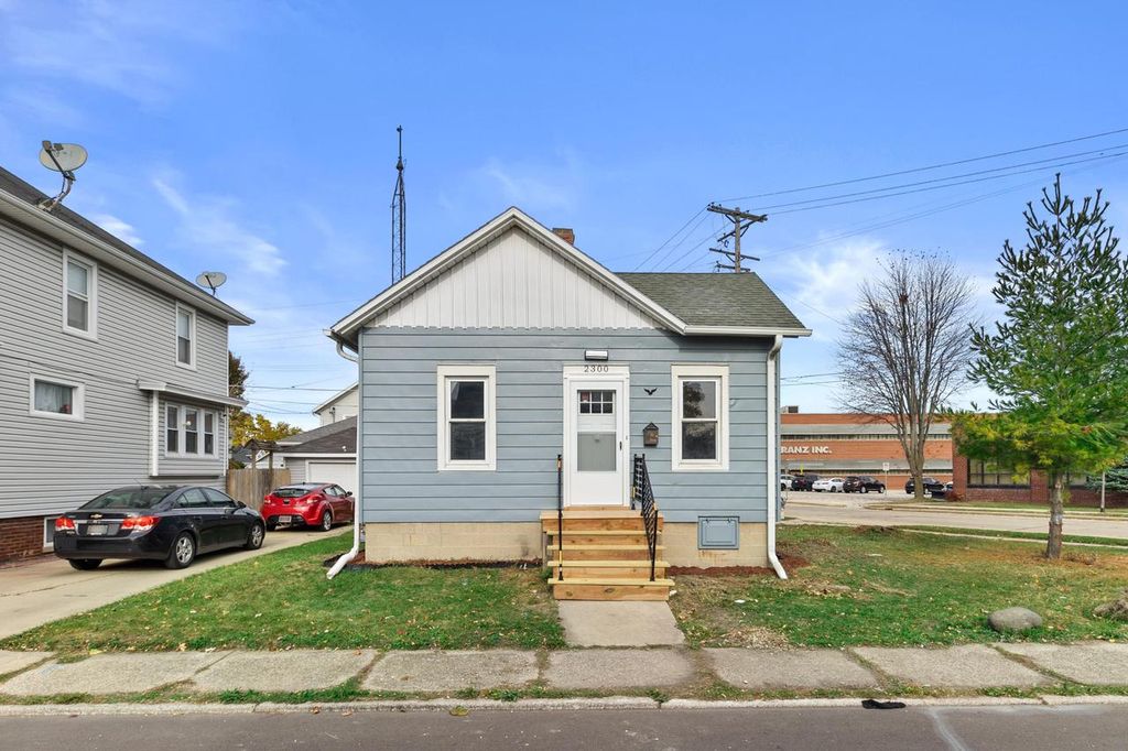 2300 Victoria DRIVE, Racine, WI 53403