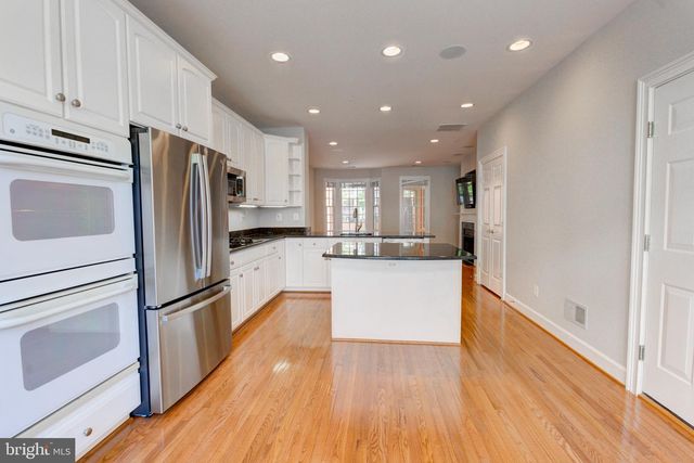 904 OAK KNOLL TER, Rockville, MD 20850