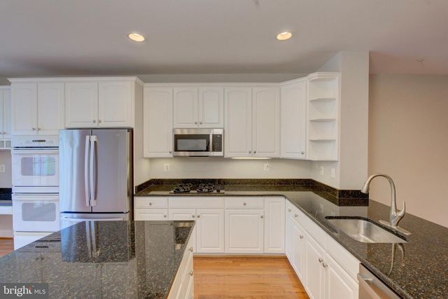 904 OAK KNOLL TER, Rockville, MD 20850